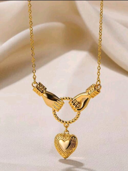 *Collar Corazon y Manos